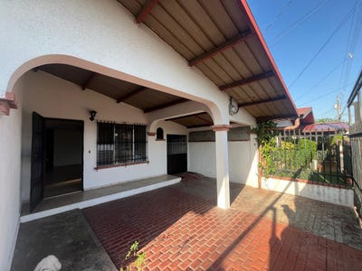 /international/pa/chanis-panama-chanis-panama-panama-chanis-panama-city-310108565370/