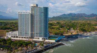 /international/pa/ph-royal-palm-beachfront-unit-801-chame-panama-city-310108114067/