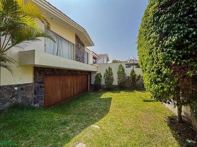/international/pe/calle-la-canoa-106-la-molina-lima-lima-lima-lima-district-310107706147/