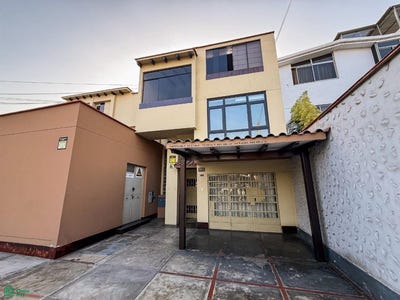 /international/pe/avenida-ayacucho-901-santiago-de-surco-lima-lima-lima-lima-district-310107247915/