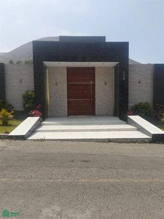 /international/pe/el-farallon-166-urb-la-planicie-la-molina-lima-lima-lima-lima-district-310106859900/