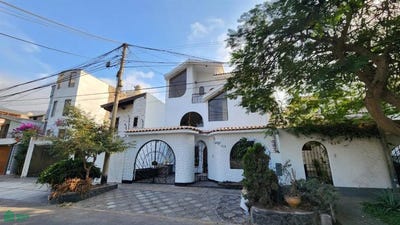 /international/pe/el-cortijo-168-la-molina-lima-lima-lima-lima-district-310108951404/