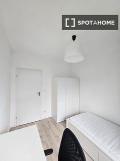 /international/pl/krakow-lesser-poland-voivodeship-310108559870/