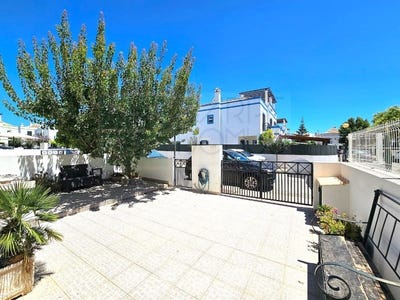 /international/pt/tavira-santa-maria-e-santiago-algarve-310101206832/?lang=zh-cn