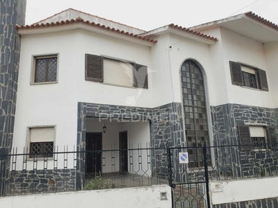 /international/pt/s-pedro-e-santiago-s-maria-e-s-miguel-e-matacaes-torres-vedras-lisbon-310101283284/?lang=en