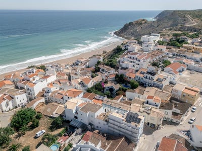 /international/pt/budens-faro-310108627333/