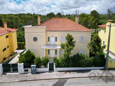 /international/pt/rua-almeida-garrett-povoa-de-santa-iria-e-forte-da-casa-lisbon-310107215448/