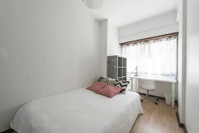 /international/pt/avenida-visconde-de-valmor-lisbon-lisbon-310093872910/