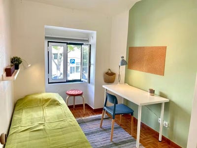/international/pt/rua-da-academia-das-ciencias-lisbon-lisbon-310109175061/