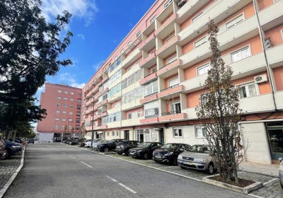 /international/pt/rua-infante-d-pedro-alvalade-lisbon-310105160434/