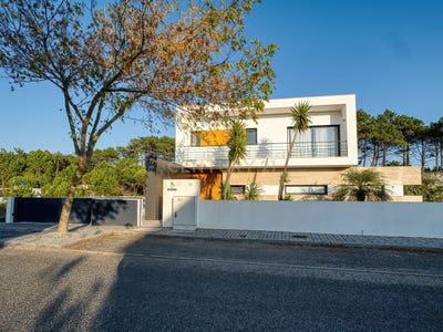 /international/pt/rua-j-13-2450-nazare-portugal-nazare-leiria-310102958886/