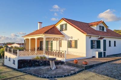 /international/pt/madalena-azores-310104171932/