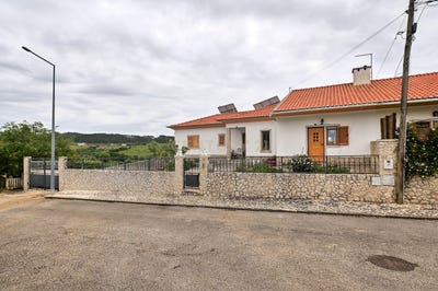 /international/pt/rua-da-fonte-milharado-portugal-milharado-lisbon-310108086417/