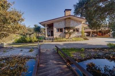 /international/pt/aguiar-de-sousa-porto-310096680237/?lang=id
