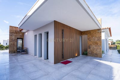 /international/pt/rua-21-de-maio-s-n-sao-joao-das-lampas-lisbon-310108700951/