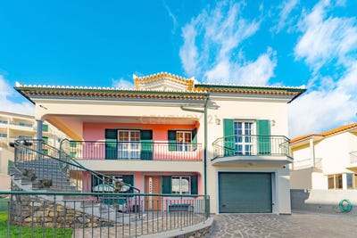 /international/pt/rua-do-outeiro-no-26-cova-canhas-portugal-ilha-da-madeira-madeira-310103664317/