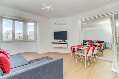 /international/pt/avenida-dos-cravos-vermelhos-amadora-lisbon-310093852135/