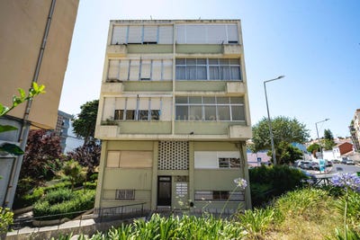 /international/pt/largo-25-de-abril-126-apelao-portugal-camarate-lisbon-310109015073/