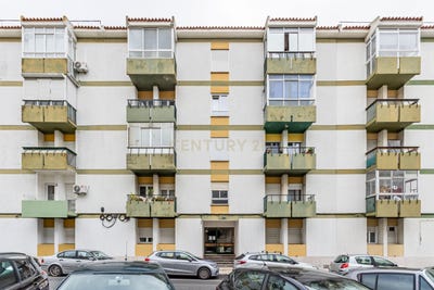 /international/pt/rua-martires-do-tarrafal-no26-bobadela-portugal-santa-iria-de-azoia-lisbon-310107704861/