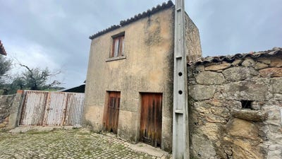 /international/pt/largo-nossa-senhora-das-neves-escalos-de-baixo-castelo-branco-310105231379/