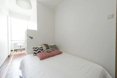 /international/pt/avenida-visconde-de-valmor-lisbon-lisbon-310093872881/
