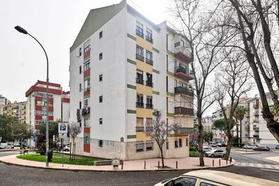 /international/pt/rua-eca-de-queiroz-carnaxide-portugal-carnaxide-e-queijas-lisbon-310106392013/