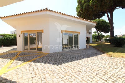 /international/pt/albufeira-e-olhos-de-agua-albufeira-faro-310101275859/?lang=zh-tw