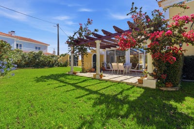 /international/pt/rua-das-acacias-2-ericeira-portugal-ericeira-lisbon-310108939568/?lang=de