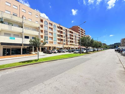 /international/pt/av-25-de-abril-77-4830-520-povoa-de-lanhoso-portugal-povoa-de-lanhoso-nossa-senhora-do-amparo-braga-310109092002/