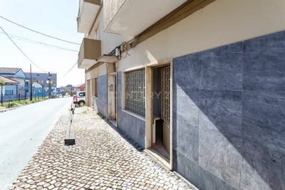 /international/pt/rua-15-de-agosto-unhos-portugal-camarate-lisbon-310109201350/