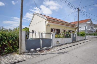 /international/pt/rua-camilo-castelo-branco-famoes-portugal-pontinha-e-famoes-lisbon-310108642589/