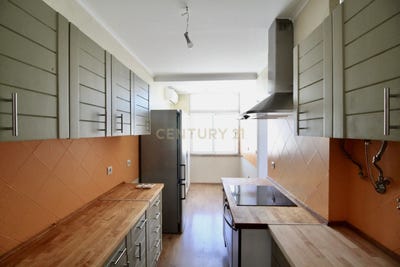 /international/pt/rua-damiao-de-gois-alges-lisbon-310107358100/