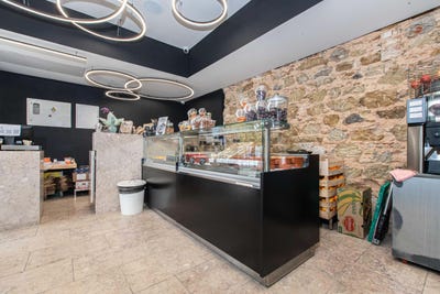 /international/pt/avenida-24-de-julho-mercado-da-ribeira-lisbon-portugal-misericordia-lisbon-310108403705/