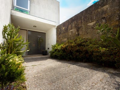 /international/pt/aves-lisbon-310107899514/