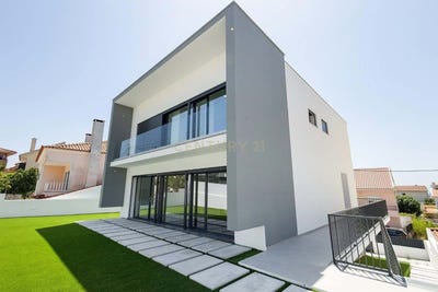 /international/pt/rua-rafael-bordalo-pinheiro-lote-10-pontinha-e-famoes-lisbon-310104565058/