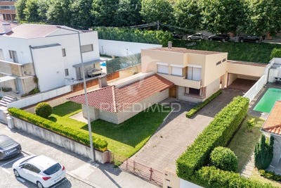 /international/pt/costa-guimaraes-braga-310108429232/