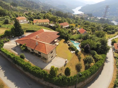 /international/pt/rua-padre-bernardino-ventosa-e-cova-braga-310104189564/