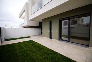 /international/pt/rua-camacho-costa-no-62-sobreda-portugal-charneca-de-caparica-e-sobreda-setubal-municipality-310102412528/