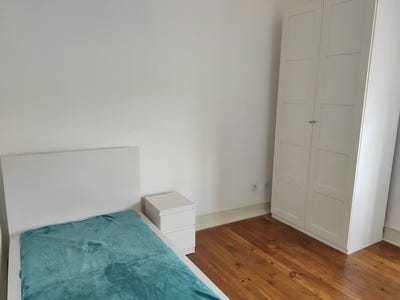 /international/pt/praca-25-de-abril-amadora-lisbon-310093854812/