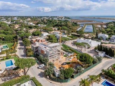 /international/pt/loule-faro-310106197336/