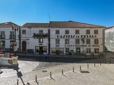 /international/pt/r-alm-gago-coutinho-11b-2560-382-torres-vedras-portugal-santa-maria-lisbon-310105100976/