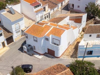 /international/pt/almadena-lagos-faro-120086460232/