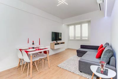/international/pt/avenida-dos-cravos-vermelhos-amadora-lisbon-310093852208/