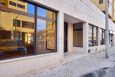 /international/pt/rua-estado-da-india-n28-com-vaos-de-porta-para-a-cooperativa-a-sacavenense-n28-28a-28b-e-28c-sacavem-sacavem-e-prior-velho-lisbon-310108420948/