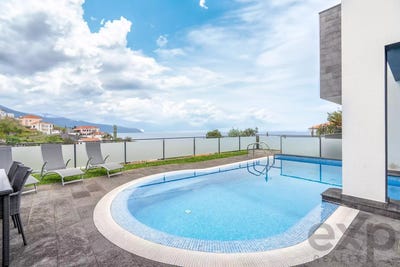 /international/pt/ponta-delgada-madeira-310099919757/