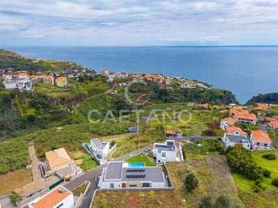 /international/pt/estreito-da-calheta-madeira-310108650586/
