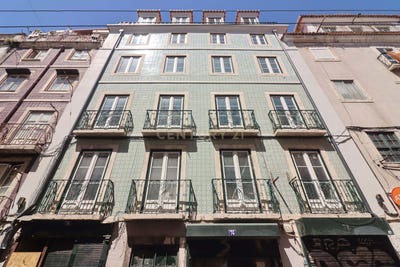 /international/pt/rua-dos-cavaleiros-santa-maria-maior-lisbon-310097545511/