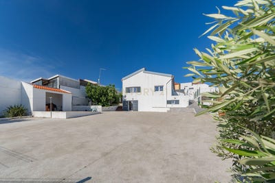 /international/pt/rua-de-entre-muros-1-almargem-do-bispo-portugal-almargem-do-bispo-lisbon-310108522625/