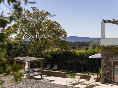 /international/pt/estremoz-santa-maria-e-santo-andre-evora-district-310106685000/