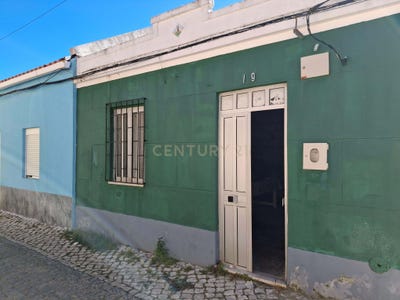 /international/pt/rua-nuno-goncalves-19-montijo-portugal-montijo-e-afonsoeiro-setubal-municipality-310106969313/